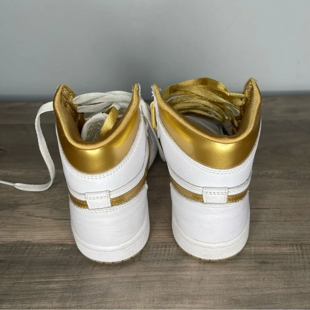 youth‎ Nike Air Jordan 1 retro high OG metallic gold white sneaker tennis shoe